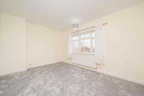 3 bedroom semi-detached house to rent, Greenford Avenue, London W7