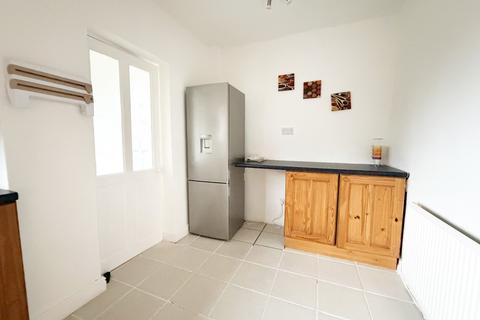 3 bedroom semi-detached house to rent, Quarry Close, Runcorn