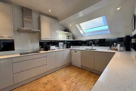 3 bedroom apartment to rent, Wellington Road, Enfield EN1