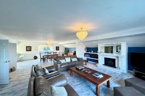 3 bedroom apartment to rent, Wellington Road, Enfield EN1