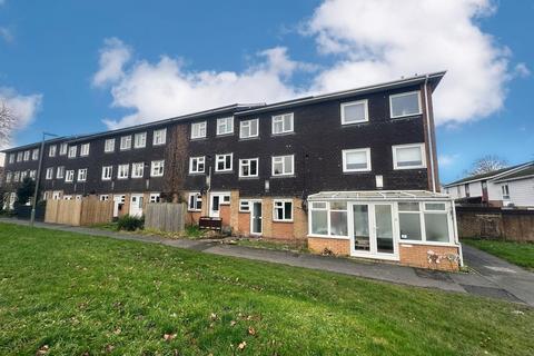 3 bedroom townhouse to rent, Selby Walk, Basingstoke RG24