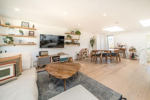 3 bedroom flat to rent, Stephendale Road, London SW6
