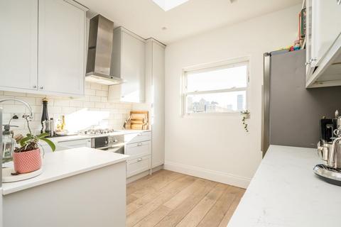 3 bedroom flat to rent, Stephendale Road, London SW6