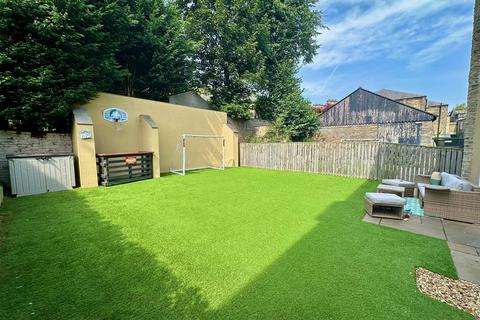 4 bedroom semi-detached house for sale, Linden Road, Skircoat Green, Halifax