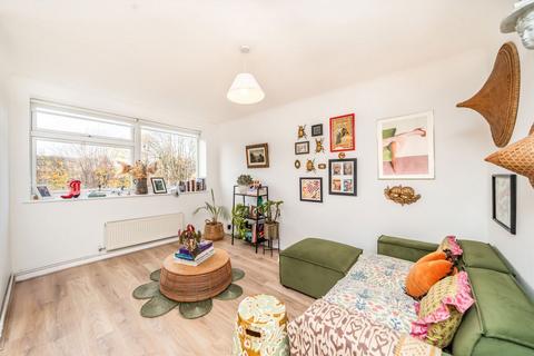 2 bedroom flat for sale, The Downs, London SW20