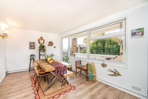 2 bedroom flat for sale, The Downs, London SW20