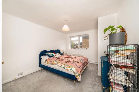 2 bedroom flat for sale, The Downs, London SW20