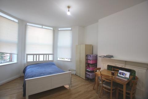 Studio to rent, St Pauls Avenue, Willesden Green, NW2