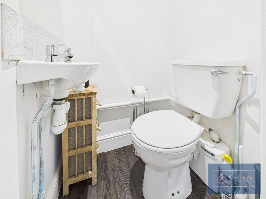 Bedroom 1 en-suite WC
