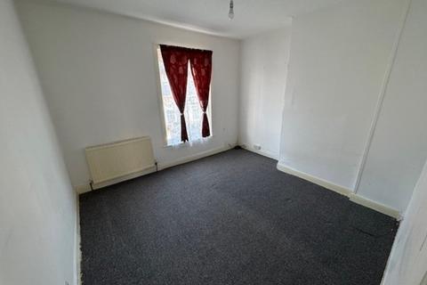 2 bedroom terraced house to rent, Berkshire Street, Hull