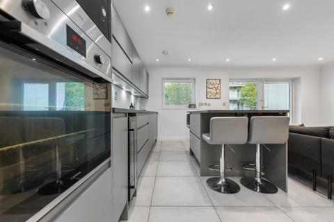 2 bedroom apartment to rent, Prague House, Century Wharf, Cardiff Bay