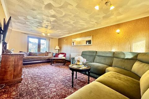 4 bedroom detached house for sale, Northfield Gardens, Wheatley, Halifax