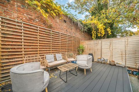2 bedroom flat for sale, Petersfield Road, London W3