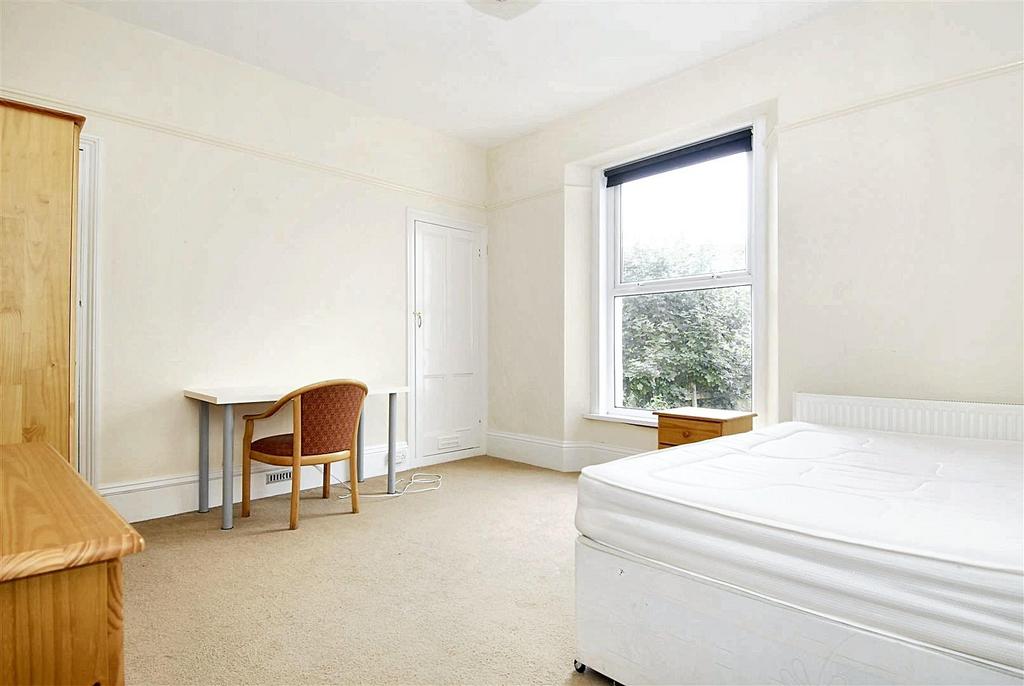 Bedroom 2 (5).jpeg