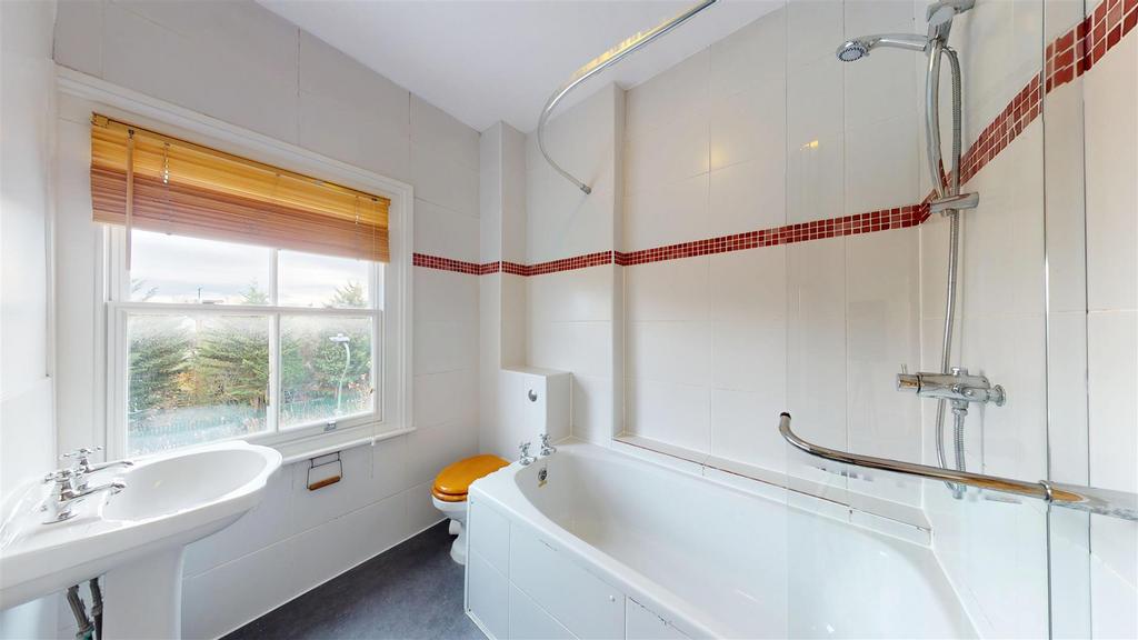 Drawwell Street 16, Bathroom.jpg