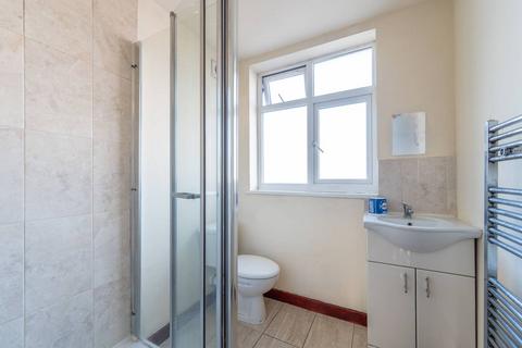 3 bedroom flat to rent, Kathleen Avenue, Alperton, Wembley, HA0
