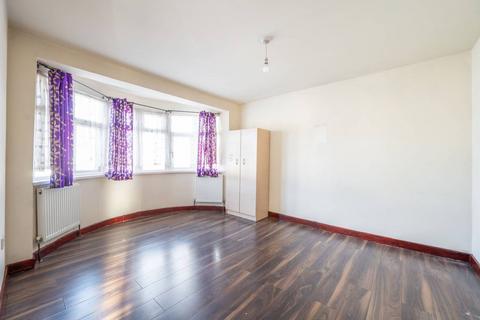 3 bedroom flat to rent, Kathleen Avenue, Alperton, Wembley, HA0