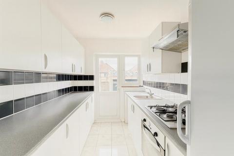3 bedroom end of terrace house to rent, Selwood Road, Sutton