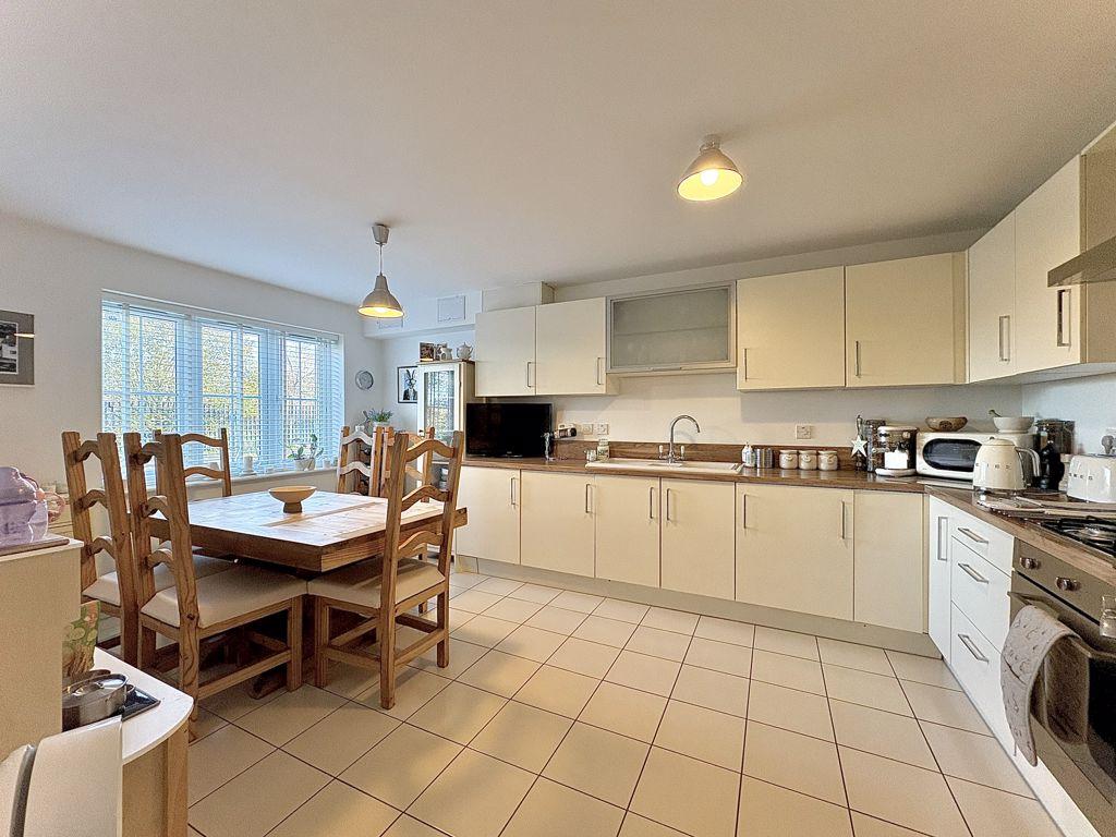 Dining kitchen