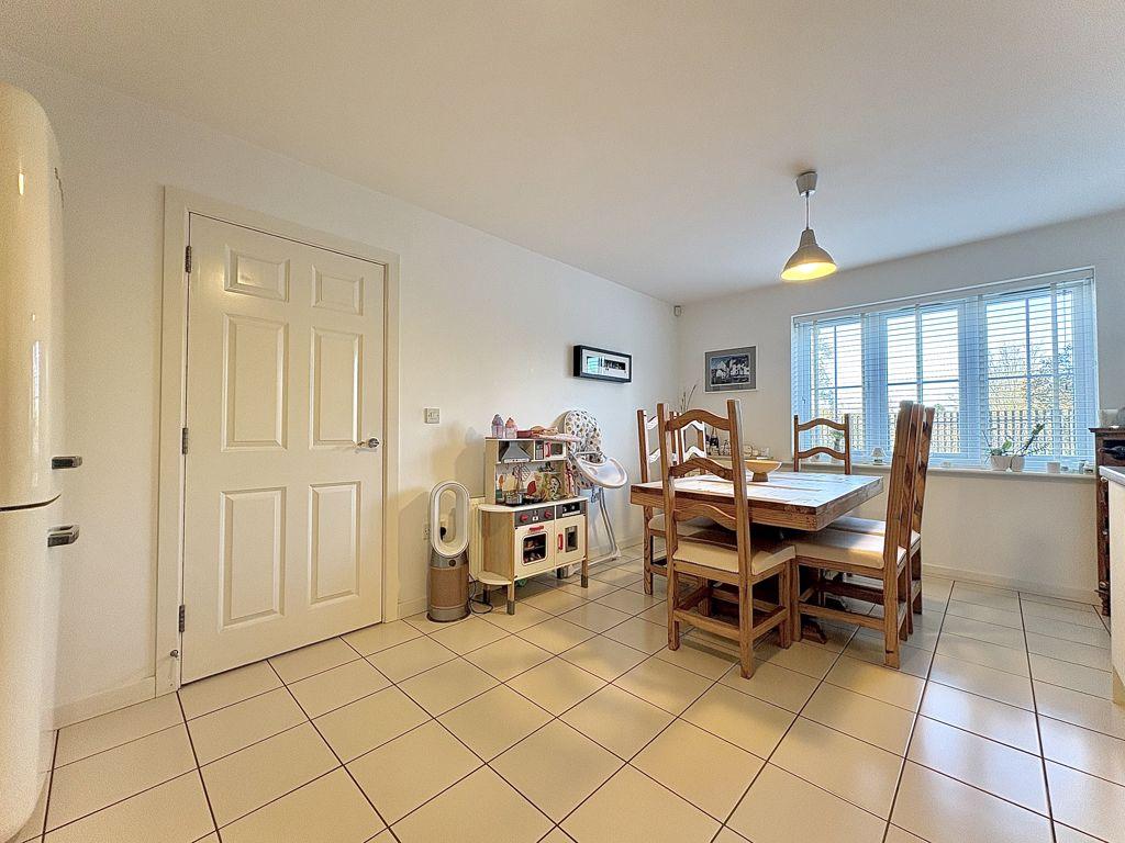 Dining kitchen