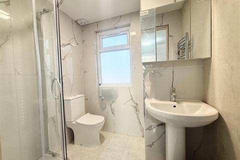 1 bedroom in a house share to rent, Bath Road, Slough