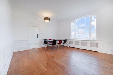 2 bedroom apartment to rent, Randolph Avenue,