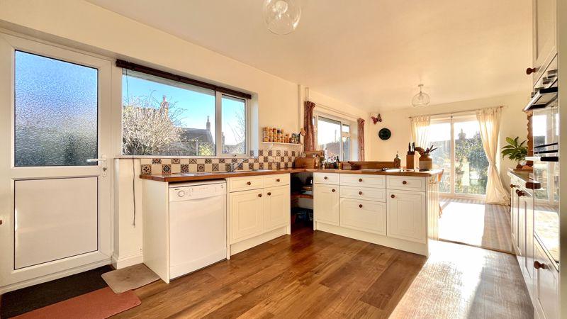 Kitchen/Dining Area