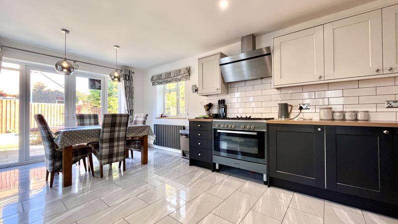 Kitchen/Dining Area