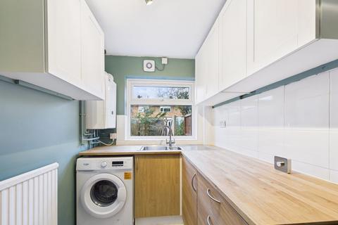3 bedroom terraced house to rent, Kings Gardens, Huntingdon