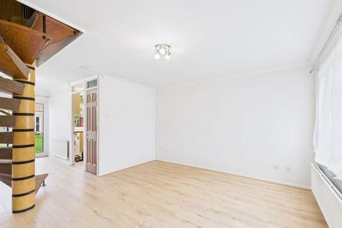 3 bedroom terraced house to rent, Kings Gardens, Huntingdon