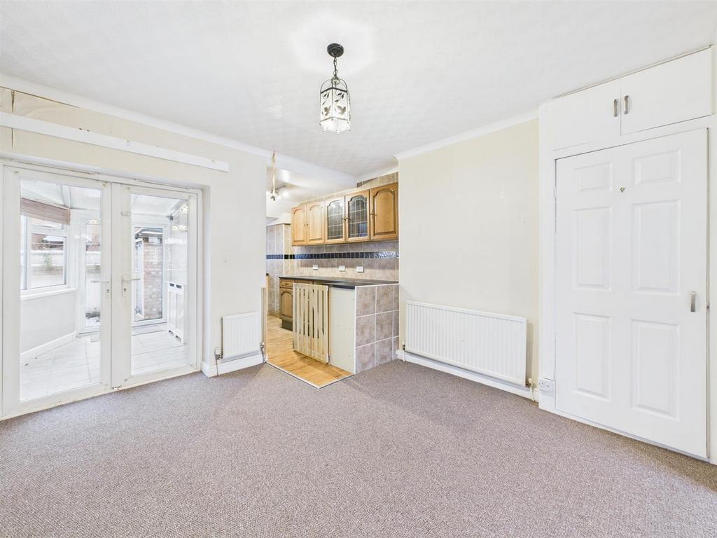 Dining room: