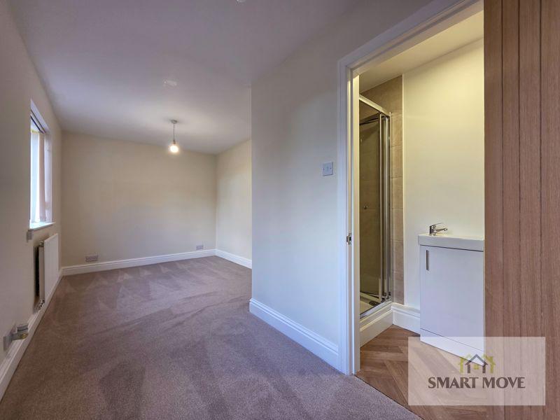 Bedroom One into En