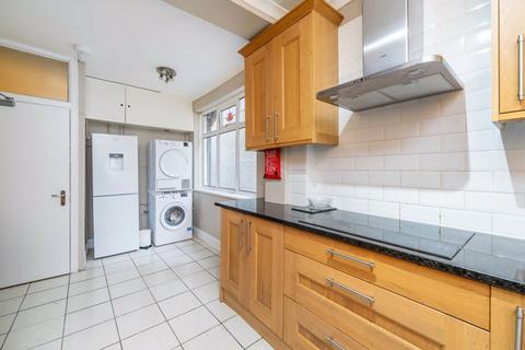 4 bedroom detached house to rent, Atkins Road, London SW12 0AH