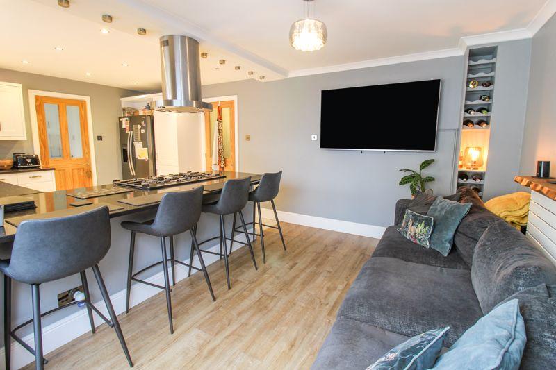 Kitchen/Dining Space