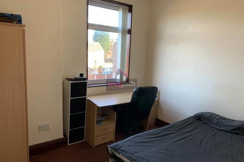 4 bedroom house to rent, Carlton Road, Salford, Manchester
