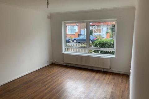 2 bedroom flat to rent, Bond Road, Surbiton KT6