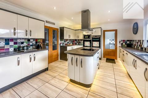 3 bedroom detached house for sale, Urmond Road, Canvey Island