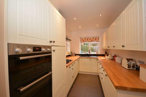 3 bedroom semi-detached house for sale, Lidgett Lane, Leeds, West Yorkshire