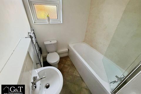 2 bedroom flat to rent, High Street, Cradley Heath