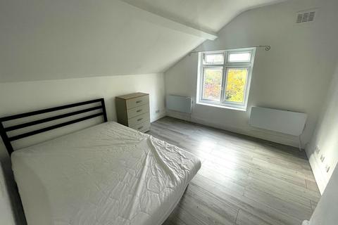 Studio to rent, Conyers Road, London