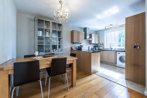 2 bedroom apartment to rent, Chepstow Villas, W11