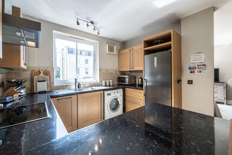 2 bedroom apartment to rent, Chepstow Villas, W11