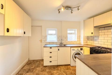 3 bedroom end of terrace house to rent, Hartington Street, Gateshead, NE8
