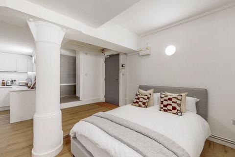 Studio to rent, E8