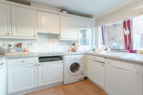 2 bedroom apartment to rent, William Morris Way, Fulham SW6