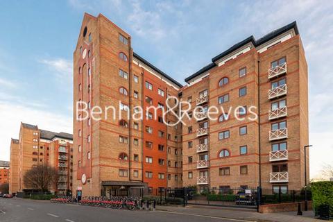 2 bedroom apartment to rent, William Morris Way, Fulham SW6