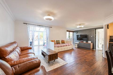 3 bedroom semi-detached house to rent, Friars Mead, E14, Isle Of Dogs, London, E14