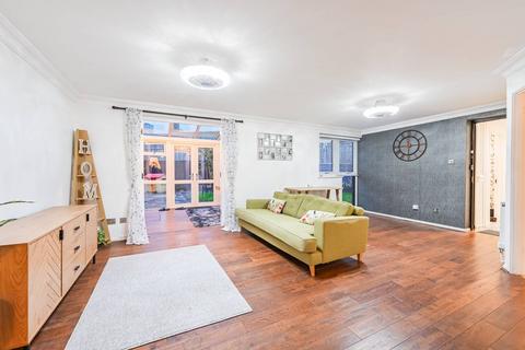3 bedroom semi-detached house to rent, Friars Mead, E14, Isle Of Dogs, London, E14