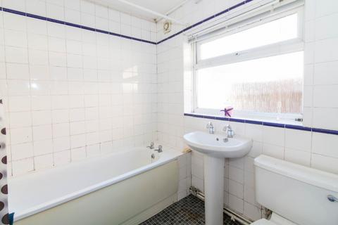 4 bedroom townhouse to rent, Frederick Grove, Lenton NG7