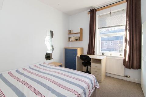 4 bedroom townhouse to rent, Frederick Grove, Lenton NG7